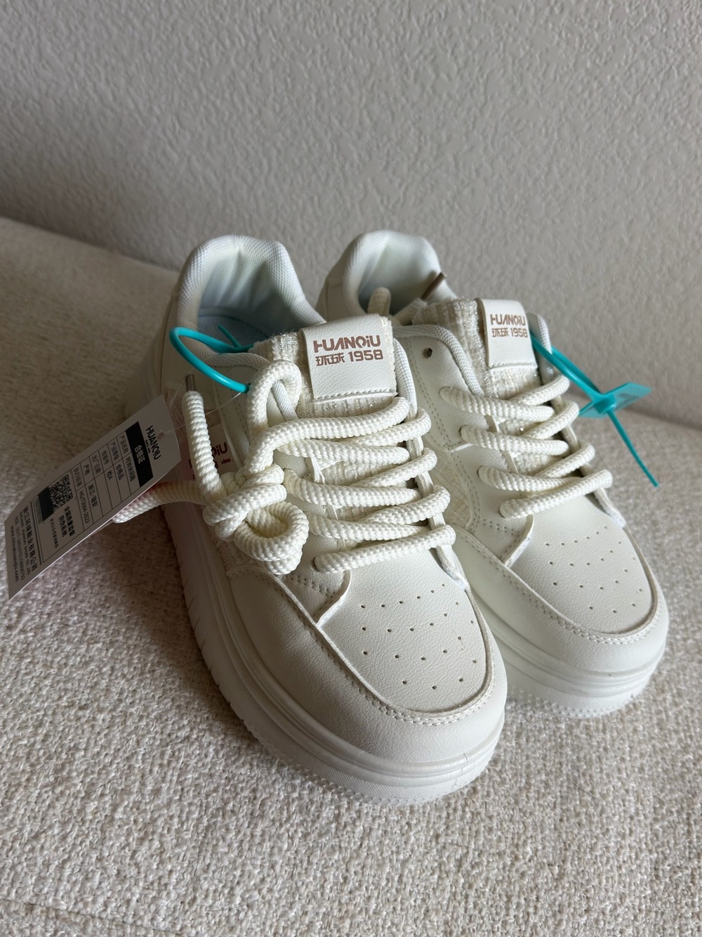 HUANQIU 1958 white Sneakers women’s size 7